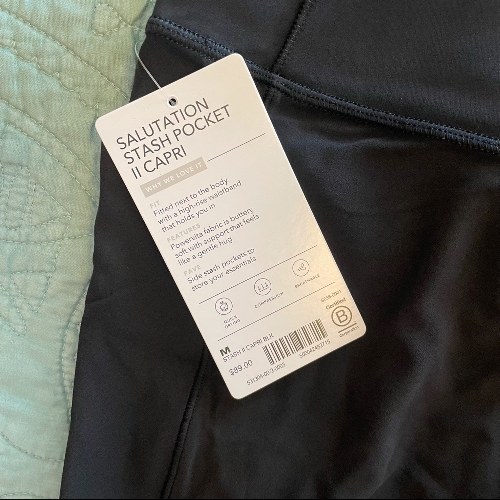 Athleta salutation Capri medium